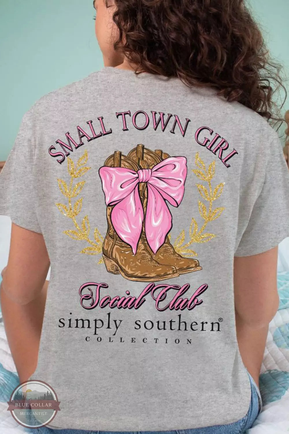 SS-SMALLTOWN-HTHRGRY Small Town Girl Short Sleeve T-Shirt Cozy Warm Stylish